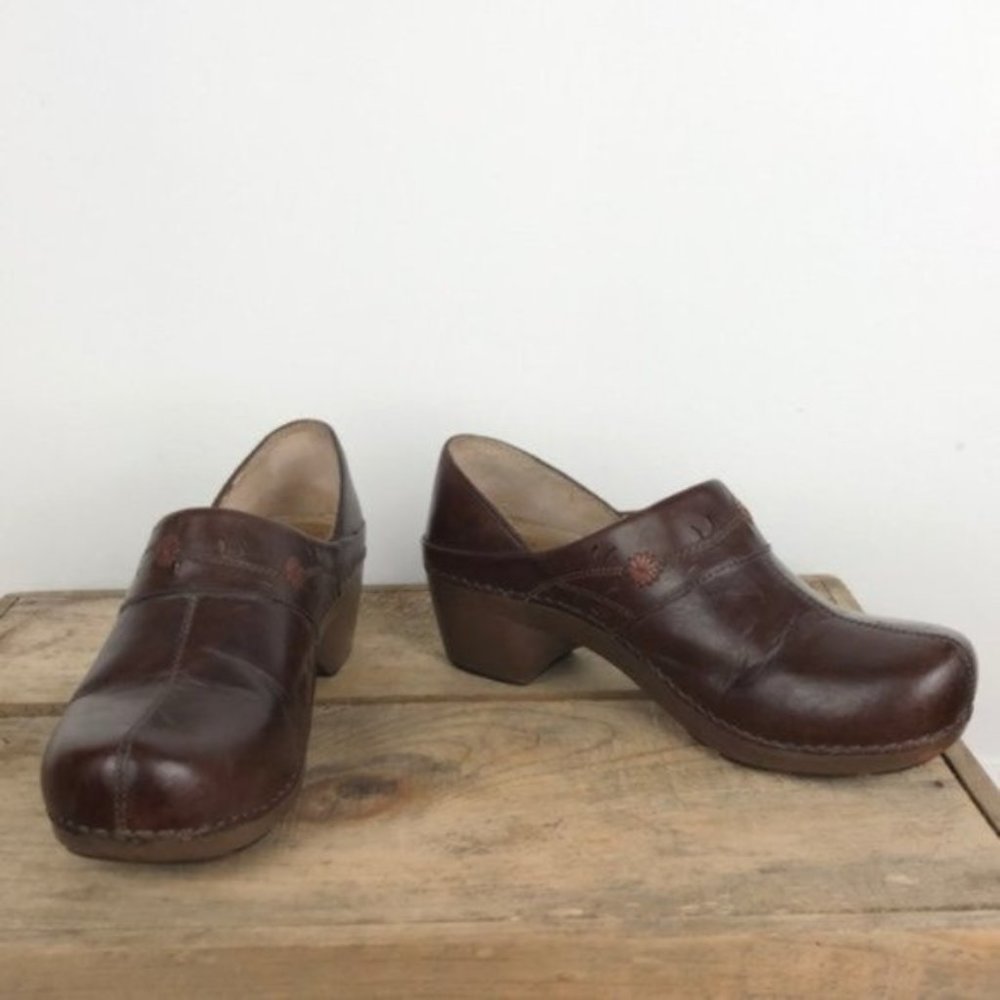 DANSKO brown leather floral clog sz 41 / 10.5